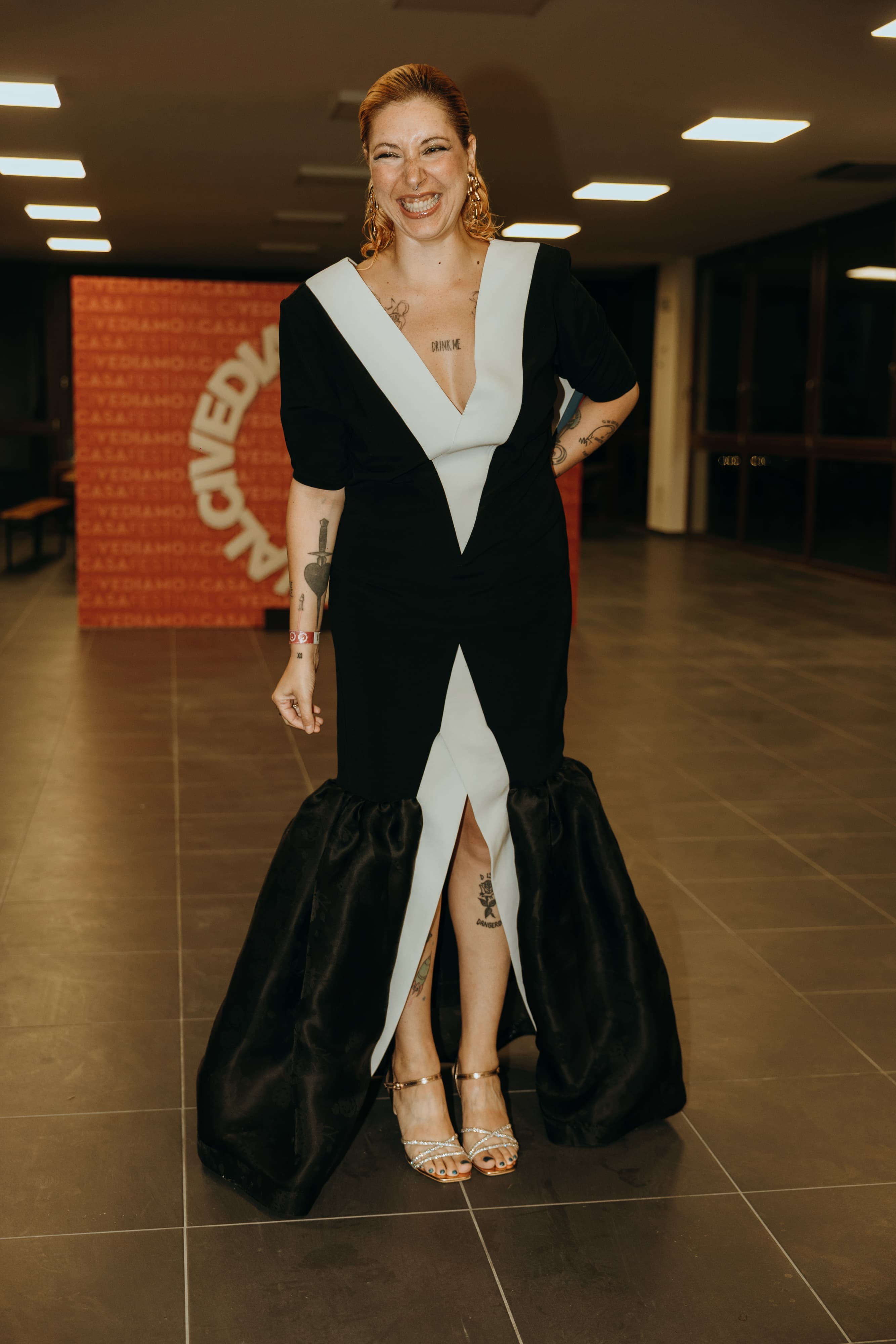 Il palco del festival con le colonne brandizzate CVAC