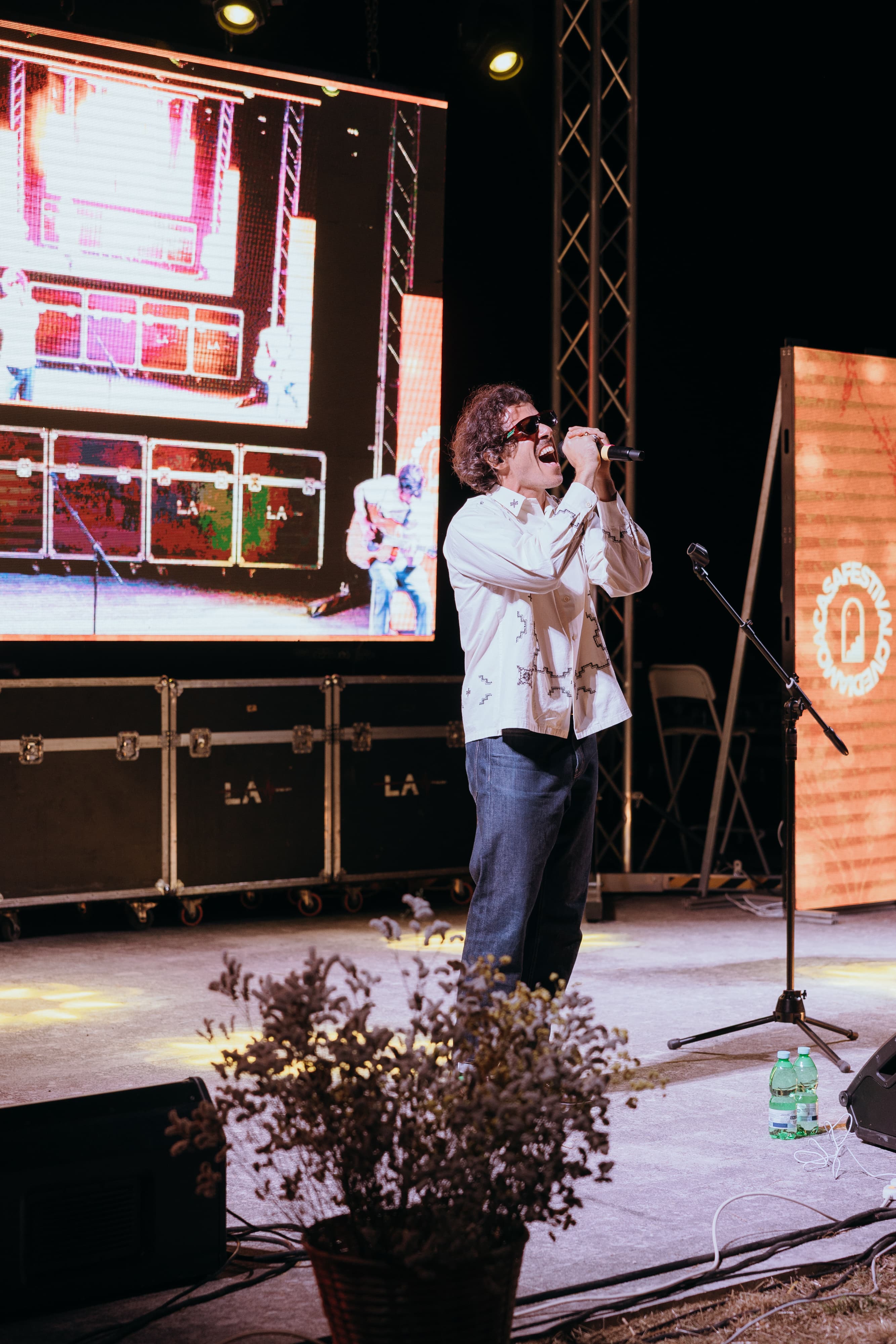 Jacopo Ét durante la sua esibizione